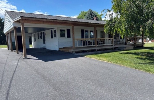Harrisonburg House | Charming 3-bedroom Country Porch Home with AC, WiFi in Welcoming Town of Dayton