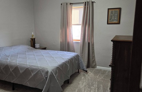Bridgeport Other | Charming 3-bedroom farmhouse in marvelous Bridgeport with WiFi, AC.