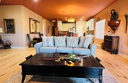 Whitesboro House | Charming 3 bedroom Farmhouse with amazing views in Whitesboro, Texas.