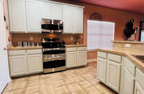 Whitesboro House | Charming 3 bedroom Farmhouse with amazing views in Whitesboro, Texas.