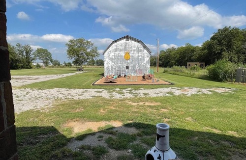 Dewey House | Charming 3-bedroom Family friendly house in pleasant Dewey, OK.