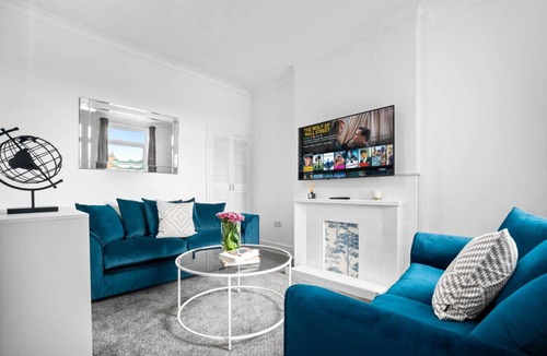 Acocks Green House | Charming 3 bedroom House with Parking