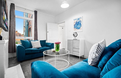 Acocks Green House | Charming 3 bedroom House with Parking