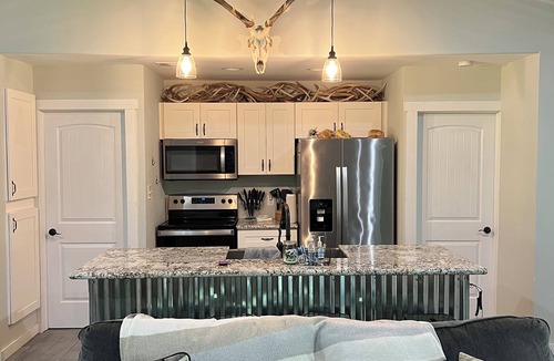 Brookeland House | Charming 3-bedroom house with pond