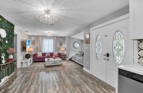 Clearwater House | Charming 3-bedroom home with hot pool and spa.