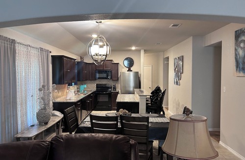 Fort Worth House | Charming 3-bedroom house with AC and WiFi in awesome town of Fort Worth