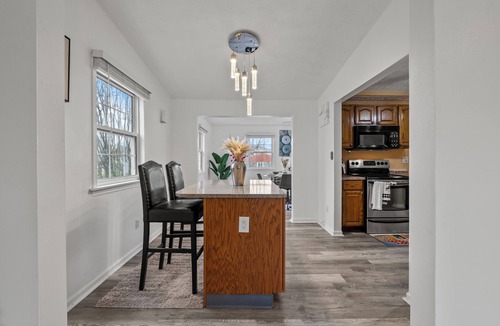 West Columbus House | Charming 3-bedroom house with fitness room and AC in Grove City