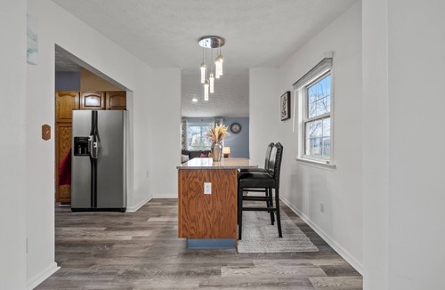 West Columbus House | Charming 3-bedroom house with fitness room and AC in Grove City
