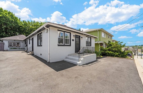 Hackensack House | Charming 3-bedroom house Near