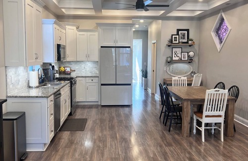Shelby Park House | Charming 3-bedroom house in delightful Louisville with beautiful flower garden