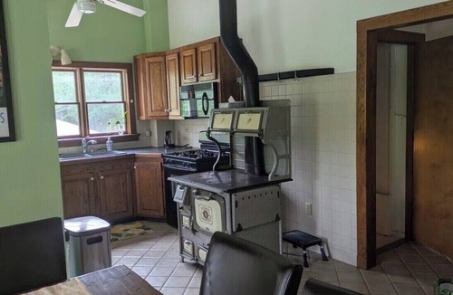 Nelson House | Charming 3-bedroom house with WiFi, AC in serene Lovingston