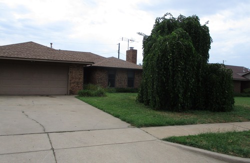 Ponca City House | Charming 3-bedroom house with WiFi , AC and Jacuzzi in Ponca City