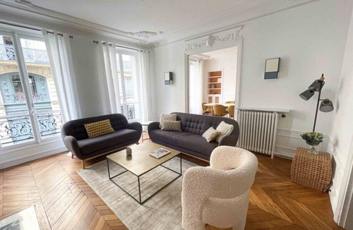 17th Arrondissement Apartment | Charming 3 bedroom Haussmannien apartment in Paris 17th district