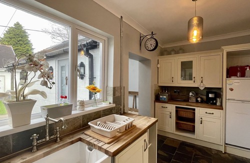 Glynneath House | Charming 3 bedroom house with a warmth character