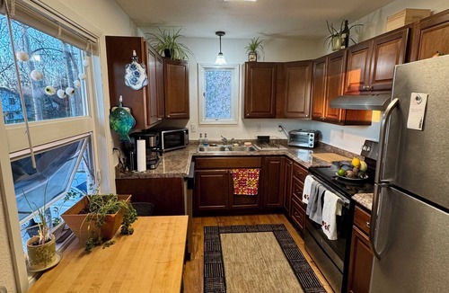 Turnagain House | Charming 3 bedroom home in West Side