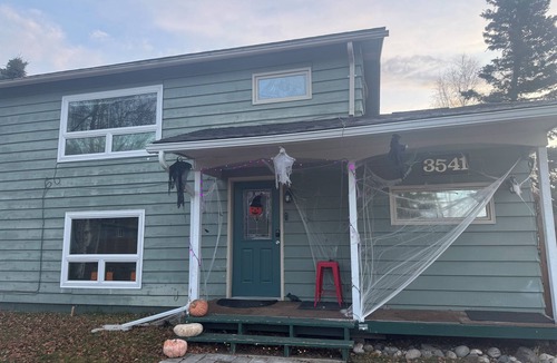 Turnagain House | Charming 3 bedroom home in West Side