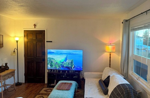 Turnagain House | Charming 3 bedroom home in West Side