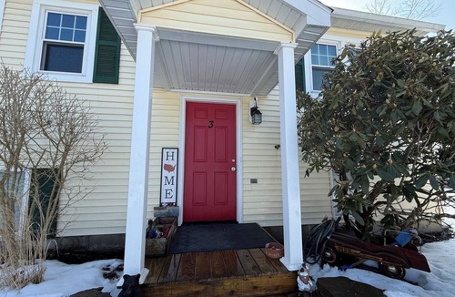 Owego House | Charming 3-bedroom house with AC in gorgeous Apalachin. Golf , walk, relax