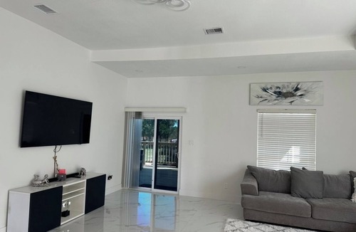 Cleveland House | Charming 3-bedroom house with AC, WiFi in brilliant Cleveland