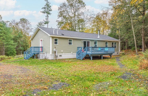 Cuddebackville House | Charming 3-bedroom house in tranquil Godeffroy with WiFi