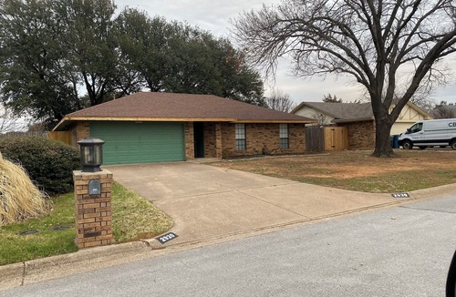 Grapevine House | Charming 3-bedroom house in quiet neighborhood, walking distance to lake