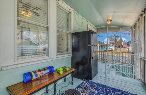 La Grange House | Charming 3-bedroom house with AC in La Grange with Wrap around porches.