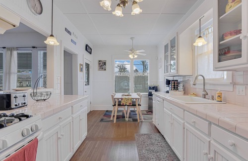 La Grange House | Charming 3-bedroom house with AC in La Grange with Wrap around porches.