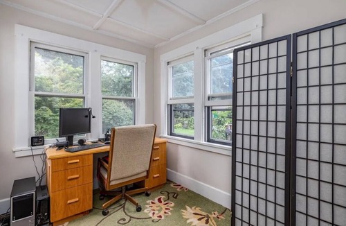 East Irondequoit House | Charming 3-bedroom house in Rochester 2 min form waterfront & other activities