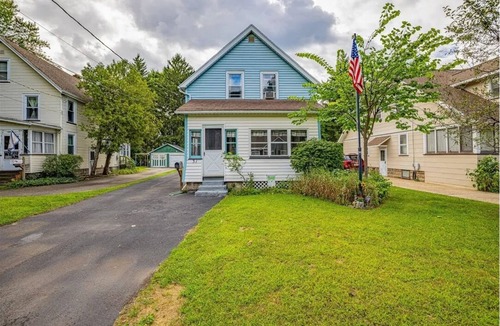 East Irondequoit House | Charming 3-bedroom house in Rochester 2 min form waterfront & other activities