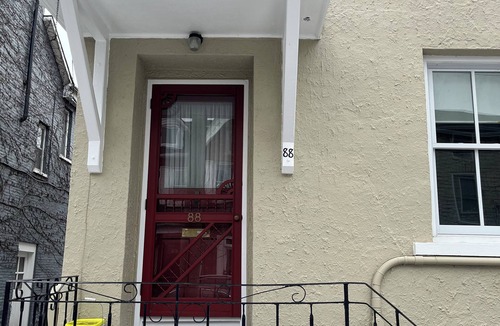 Kingston House | Charming 3-bedroom home in Kingston - walk to Queen's, downtown & lakefront!
