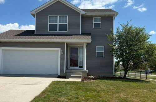 Ames House | Charming 3-bedroom home in Ames