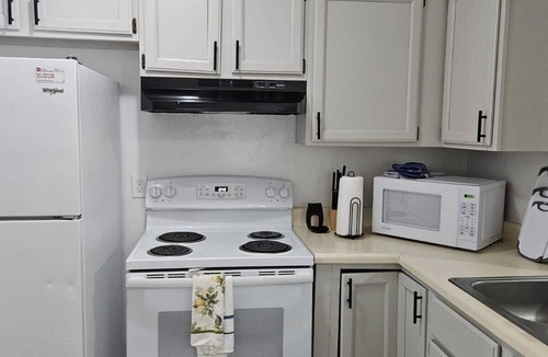 Bartlett House | Charming 3-bedroom Home - near BARTLETT-Comfortable & Convenient.