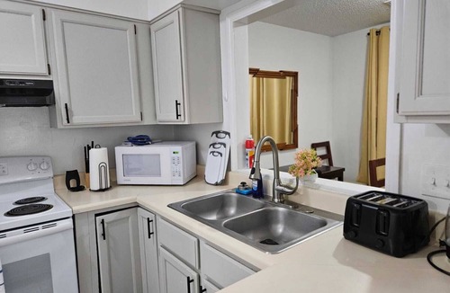Bartlett House | Charming 3-bedroom Home - near BARTLETT-Comfortable & Convenient.