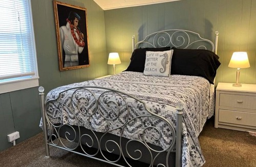 Oswego House | Charming 3 Bedroom Home: 6 Beds, Sleeps up to 12