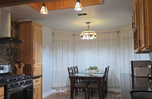 Antelope House | Charming 3-bedroom house in Antelope with cool AC breeze