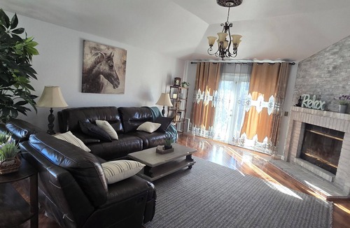 Antelope House | Charming 3-bedroom house in Antelope with cool AC breeze