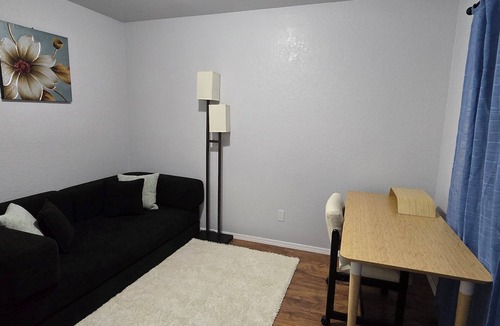 Antelope House | Charming 3-bedroom house in Antelope with cool AC breeze