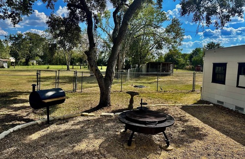 El Campo House | Charming 3-bedroom house in serene El Campo with AC