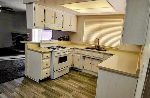 Hesperia House | Charming 3-bedroom house with WiFi and AC in Hesperia