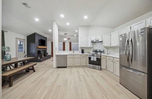Richmond House | Charming 3-bedroom house in delightful Richmond with WiFi, AC and Cowboy Pool