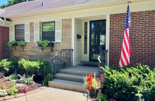 Wilmette House | Charming 3-bedroom house with AC and WiFi in Wilmette
