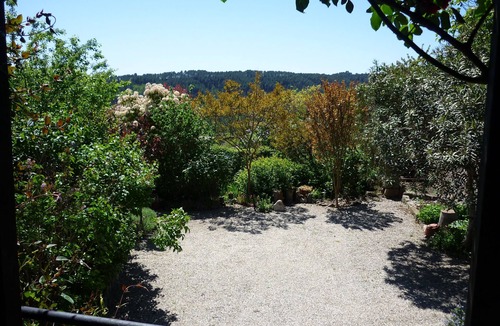 Ribes House | Charming 3 bedroom house, lovely garden, near river 3km