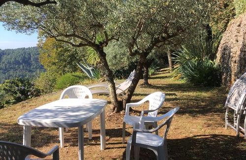 Ribes House | Charming 3 bedroom house, lovely garden, near river 3km