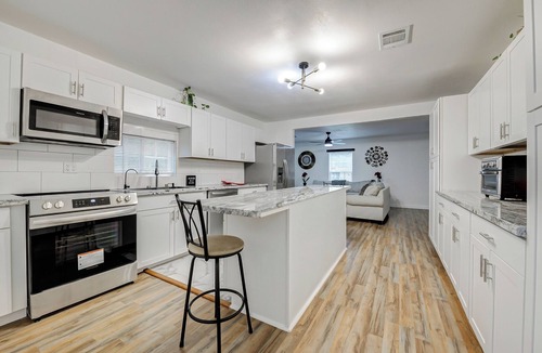 Anahuac House | Charming 3-bedroom house with AC in Anahuac