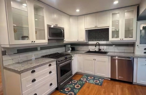 Manchester House | Charming 3-bedroom house in delightful Ballwin and basement is not included