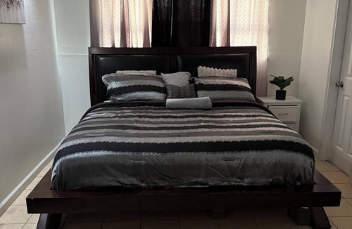 Baytown House | Charming 3-bedroom house in tranquil Baytown with AC