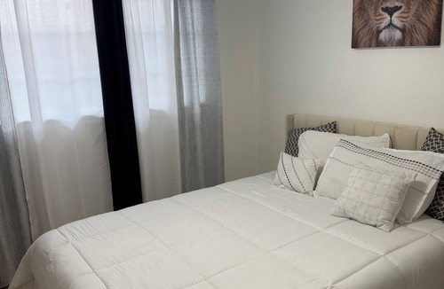 Baytown House | Charming 3-bedroom house in tranquil Baytown with AC