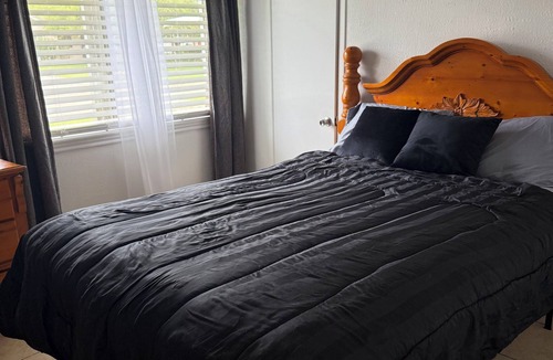 Baytown House | Charming 3-bedroom house in tranquil Baytown with AC