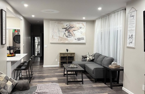 Buffalo House | Charming 3-bedroom house with WiFi and AC in enjoyable Buffalo.
