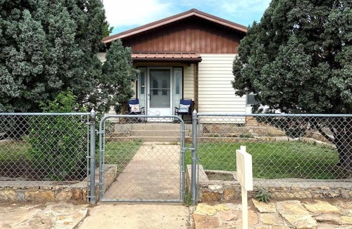 Seneca House | Charming 3-bedroom house with AC, WiFi in Clayton
